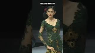 Penampilan Ibu Peri Faradina INTM di Fashion Show Anne Avantie 29 Tahun Berkarya