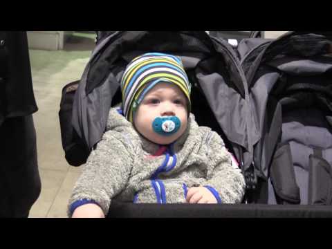 Video: På barnvagnar, barn och tröst: stjärnor och moderskapsproblem