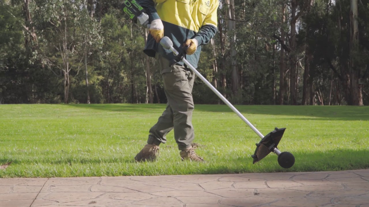 How to get a straight edge? John from Jim's Mowing shows you how - www.jimsmowing.com.au - 131 546