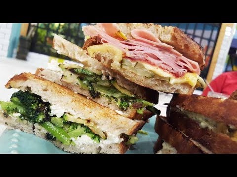 Sándwich de fiambres y quesos en pan de campo