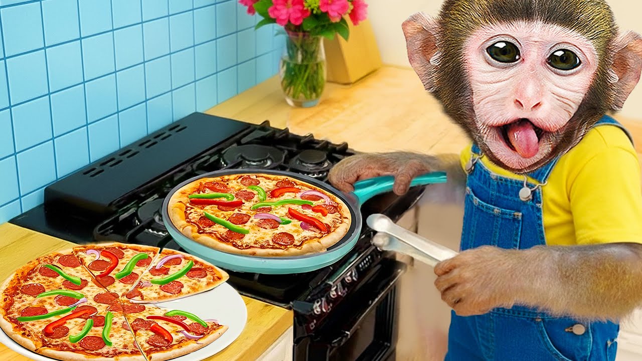 Mono Momo Juega Con el Mono Bebe y Prepara una Pizza Deliciosa en Casa | MONO MOMO ESP