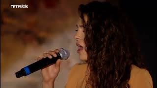 Ederlezi ebru şahin , أغنية صربية حزينة بصوت ممثلة تركية  بطلة مسلسل زهرة الثالوث والملحمة 🥺