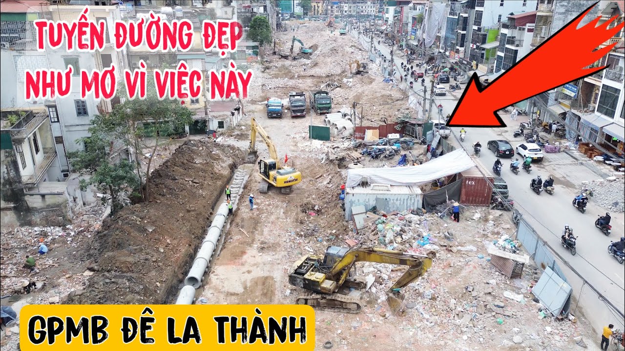 Недавно построенная дорога Де Ла Тхань идеально ровная, и машины ездят по ней так же, как по трас...