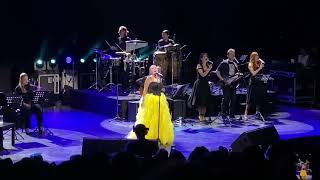 Nilüfer - Dünya Dönüyor - Konser