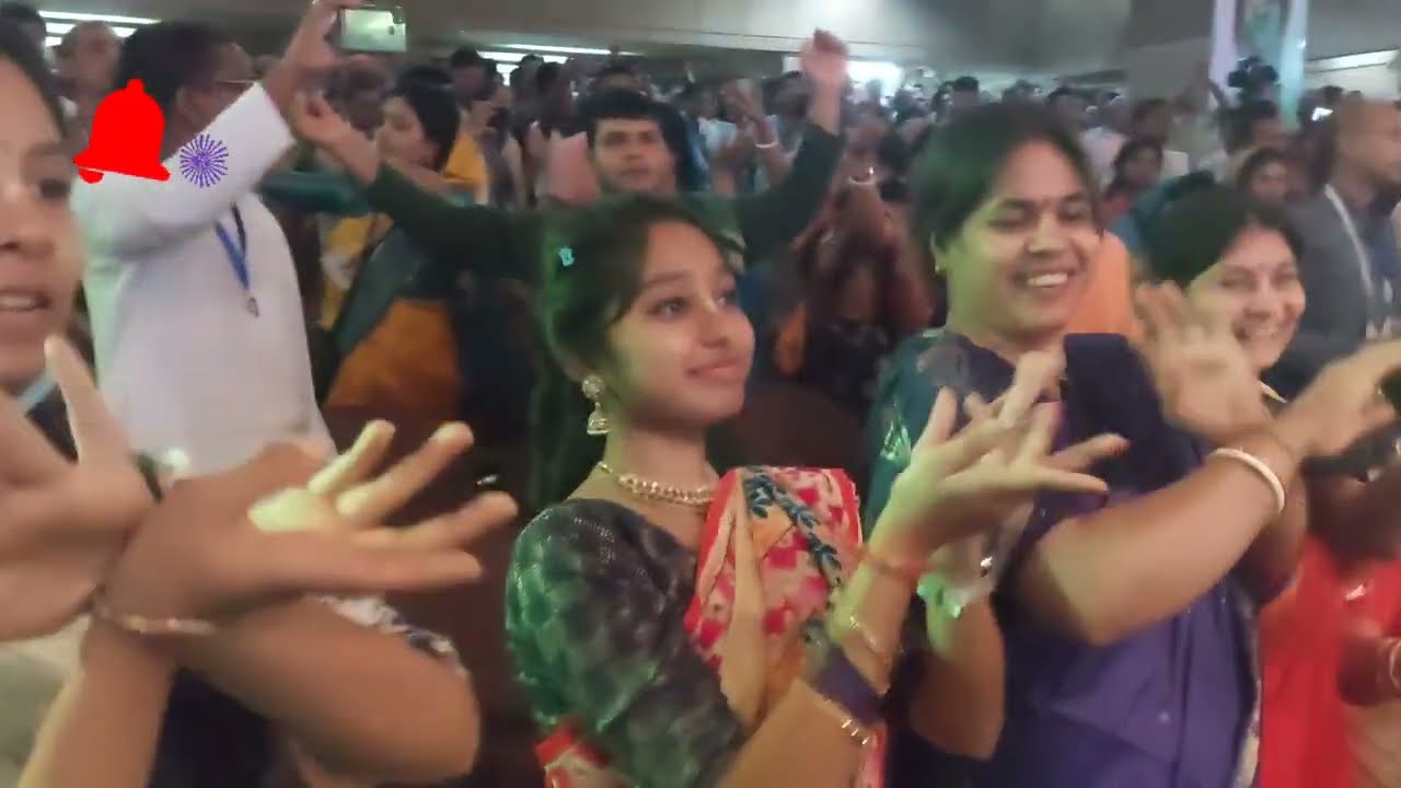 শ্রীপাদ নাড়ু গোপাল প্রভুর শ্রীমুখে সুমধুর  কন্ঠে অসংখ্য ভক্তের দিব্যানন্দ।