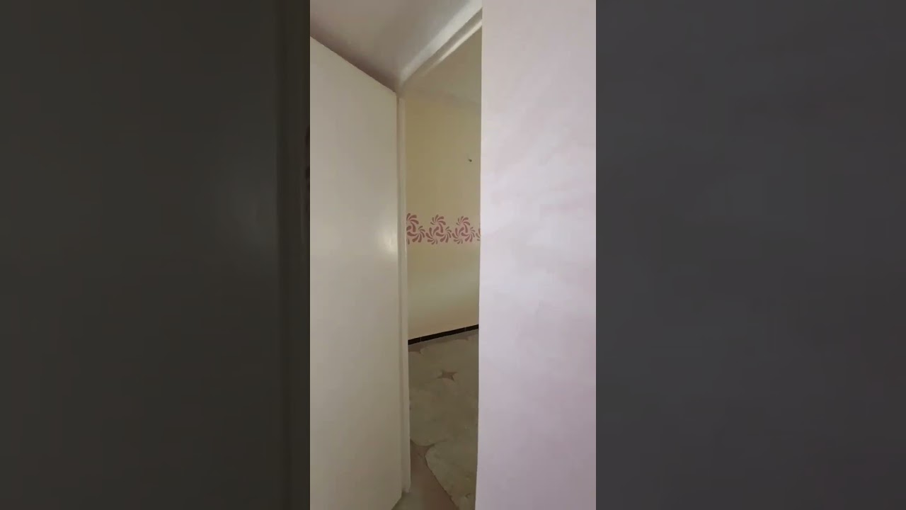مع عقار صفرو فوقي فحي حبونة غير محفضة  الثمن 40مليون ،ثلاث غرف و صالون....للتواصل 0669608037