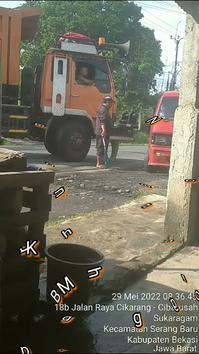 Sopir angkot vs supir truk