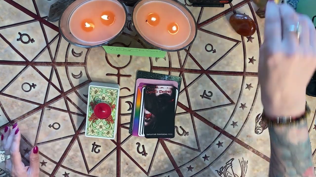 Purr! 😻🍑/ Is someone at work interested in you?🤔👅👁/Pick a Card Tarot Reading