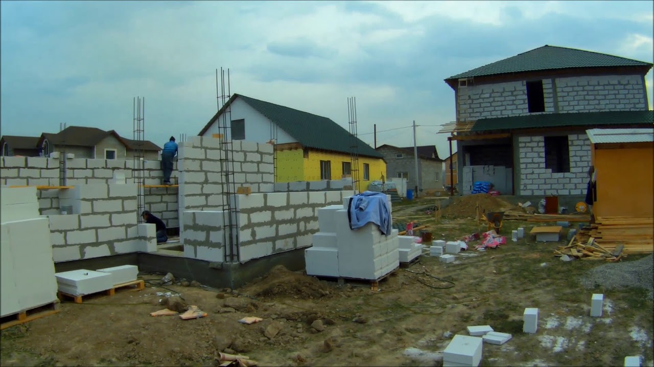 МПС Алматы. ПКСТ \"Первомайский\". Кладка теплоблоков. 30.10.2017. - YouTube