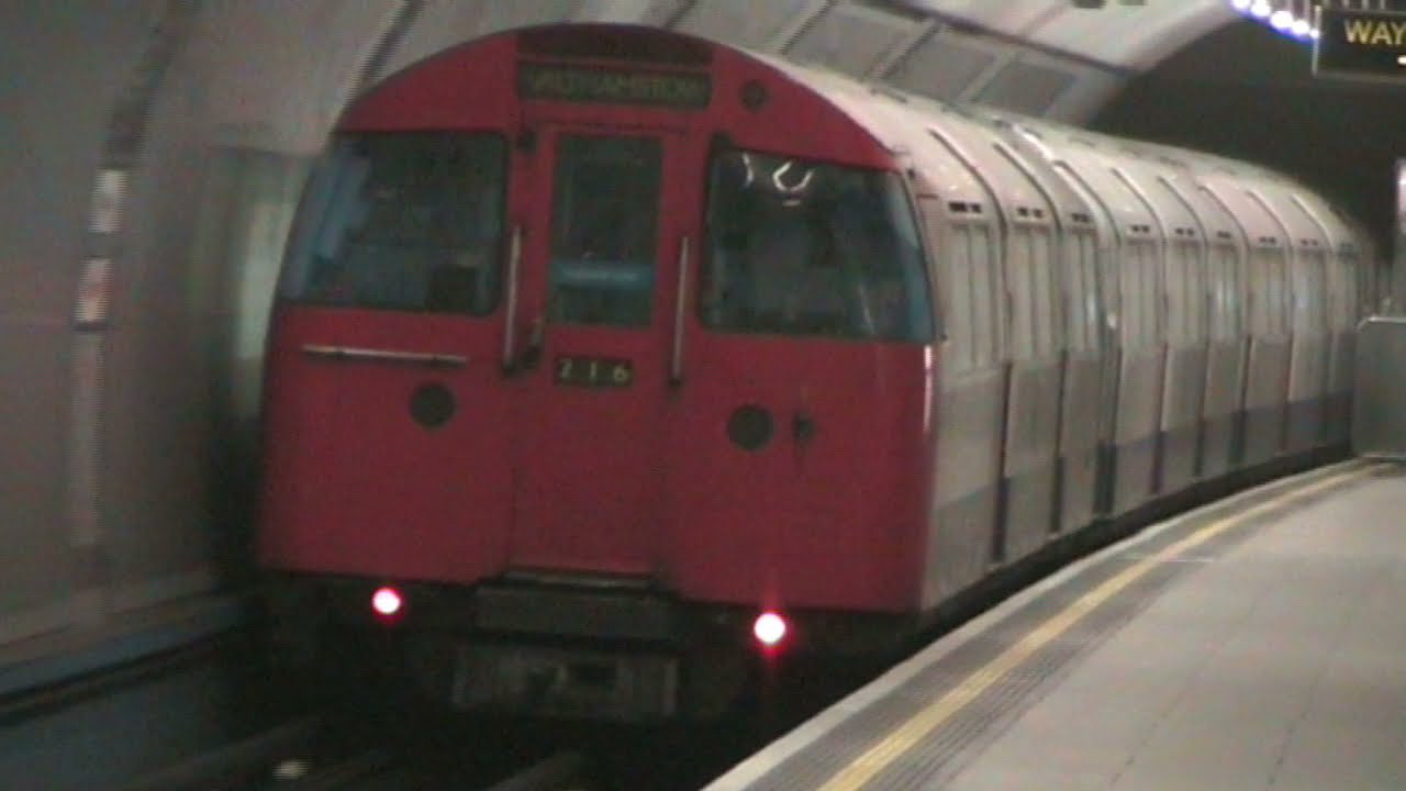 (2009) London Underground Victoria Line 1967 Stock at Pimlico ...