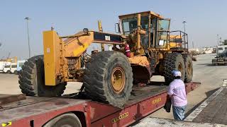 Transporting caterpillar 16H Motor Grader Heavy Equipment Transport Big machine skilled truck driver