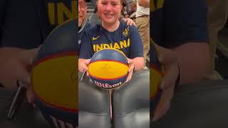 🥰 Caitlin Clark makes fan cry after signing autograph before Indiana Fever vs Chicago Sky #shorts