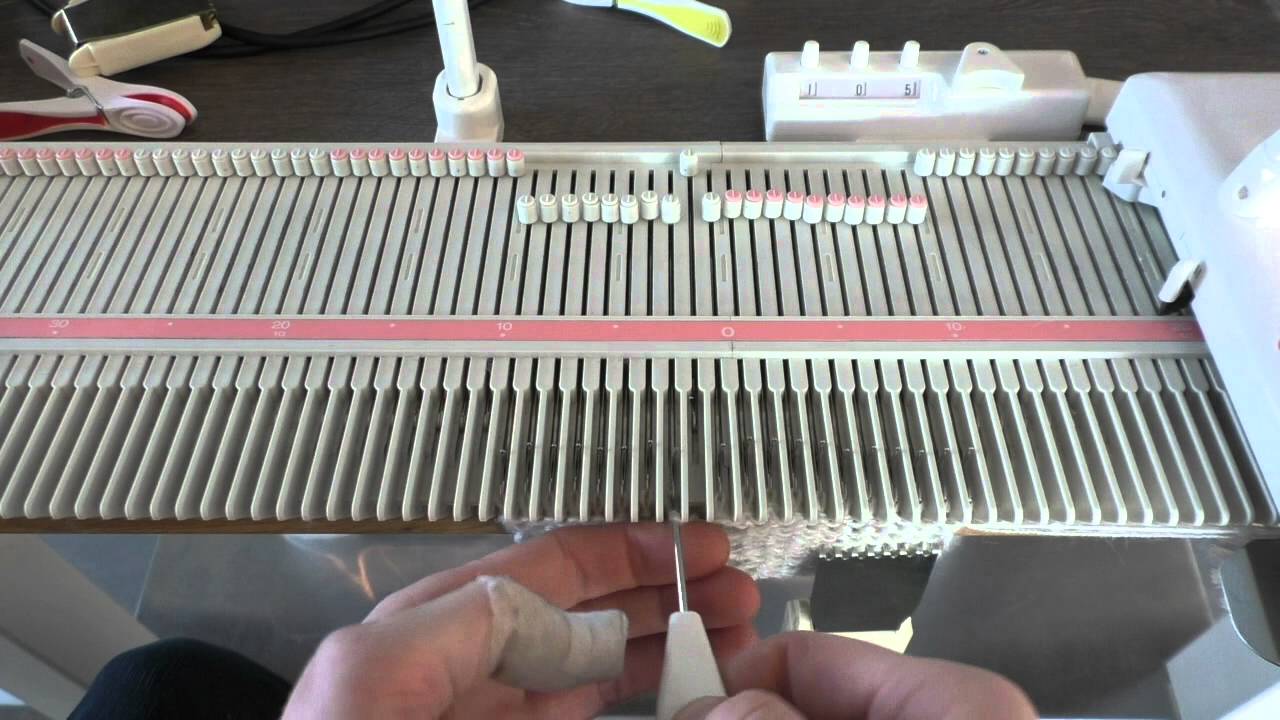 Review & How to Use SENTRO Knitting Machine - 22, 32, 40, 48 needles knitting  Loom Machine 