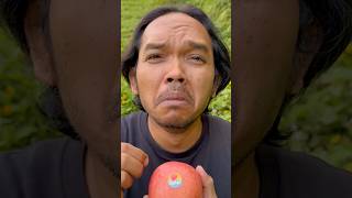 Lifehack skills: Removing apple stickers #funnysortvideo 🍎