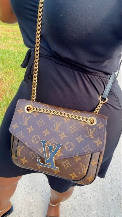 WHAT'S IN MY BAG WEDNESDAY Louis Vuitton KIMONO 