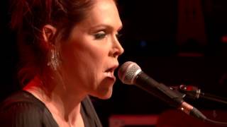 Beth Hart - Love Is A Lie (eTown webisode #1137)