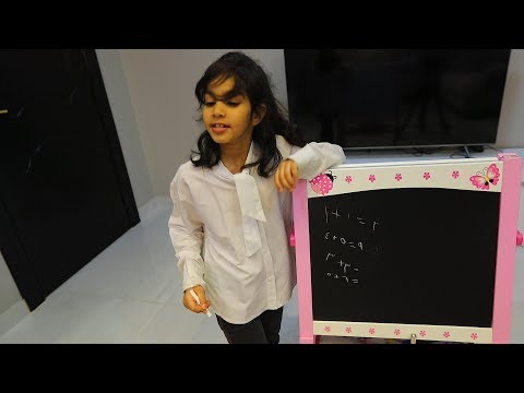 العودة الى المدارس المدرسة لانا تدرس الطلاب نايف ونواف الحروف والارقام