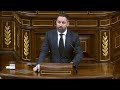 Abascal amaga con una moción de censura y desafía al Gobierno convocando manifestaciones en coche