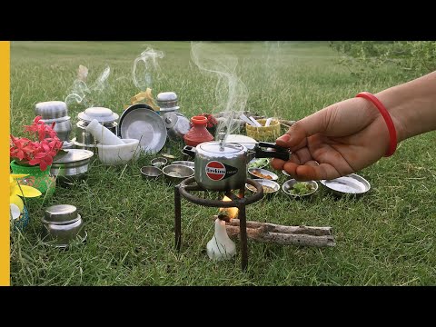 Naatu Kozhi Biryani Recipe | E#49 | Country Chicken Biryani | Miniature Cooking