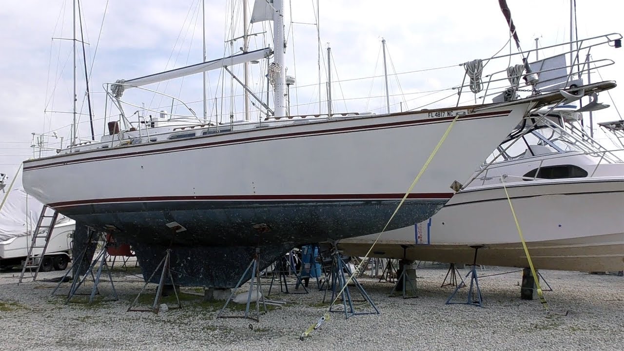 what does a 40 foot sailboat look like