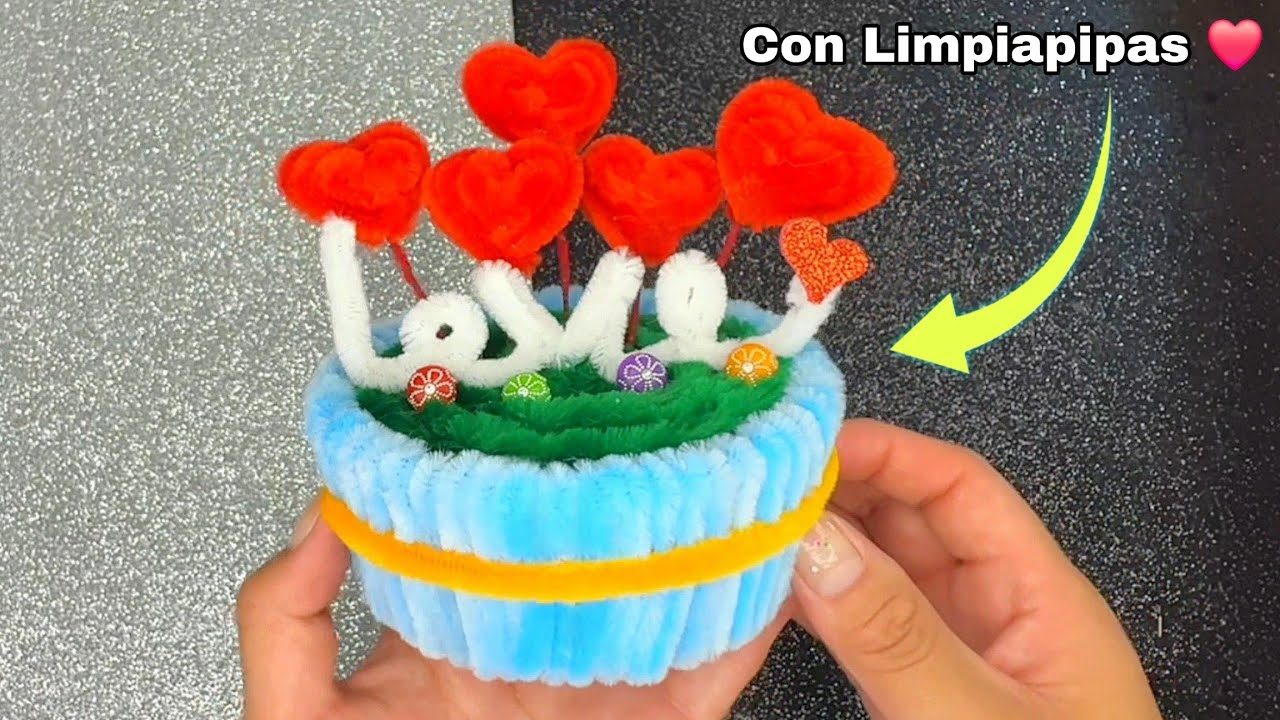 Haz una mini maceta con forma de corazón muy bonita y linda con limpiapipas 🥰