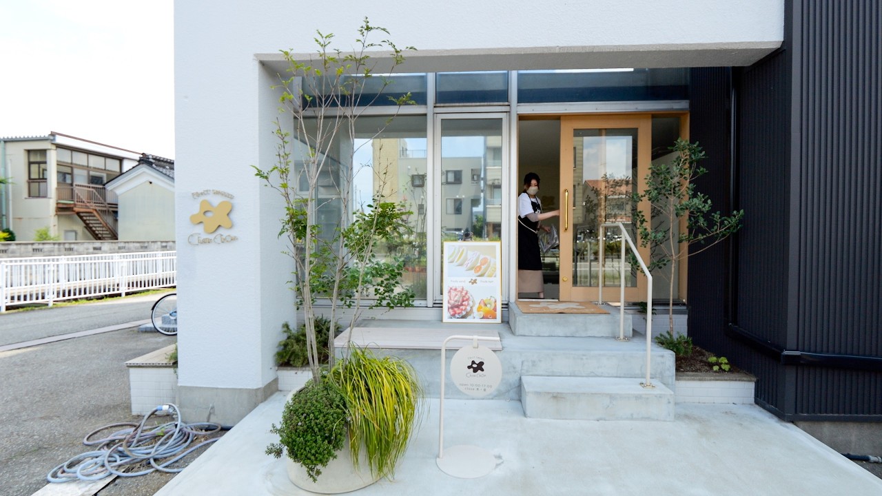 売り上げ最高1日1000個販売！伝説のフルーツサンド店に１日に密着。