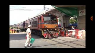 ดีเซล Alstom 4137 ขบวน 36 ผ่านจุดตัดประชาชื่น