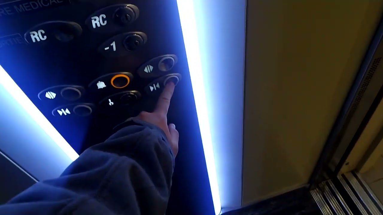 Ascenseur OTIS GeN2 de 2015 intéressant @ Les Terrasses de La Ciotat. (Spéciale 100 Abonnés 1/2)