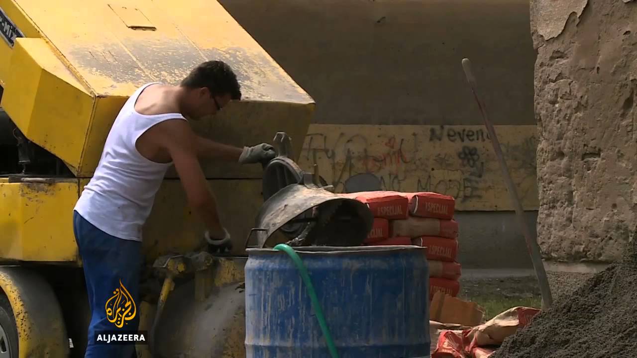 يقوم سكان دوبوج بتجديد منازلهم بأنفسهم