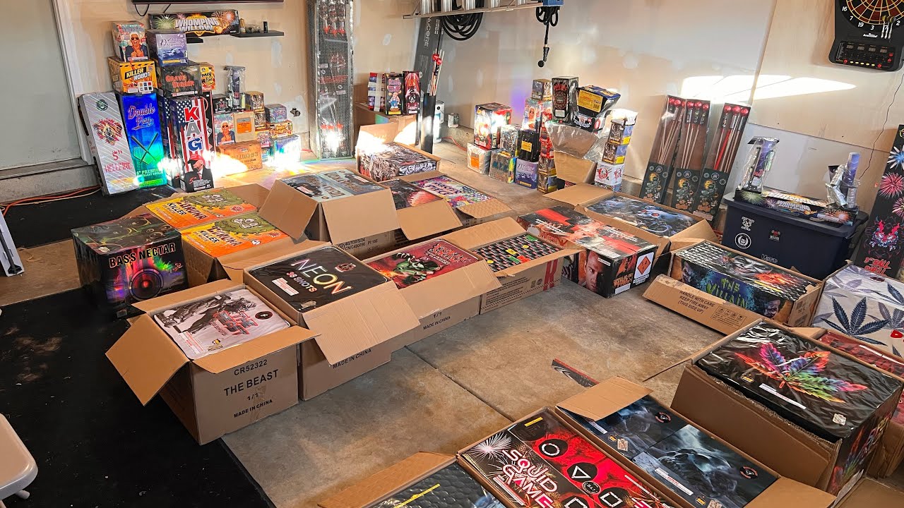 2025 HUGE Firework Stash !!! Insane 1/1 , Big Bores, Rockets, Salutes 