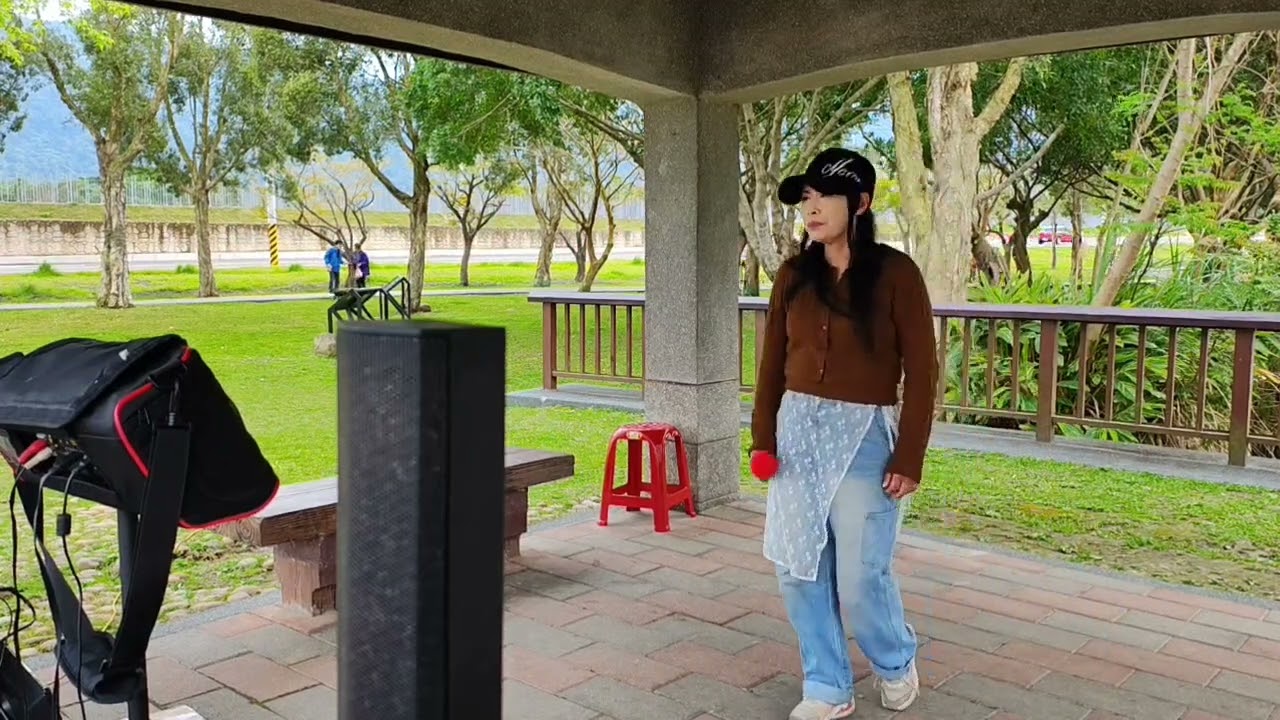 在在龍潭三坑生態公園街藝表演~雨萱演唱欠情歌