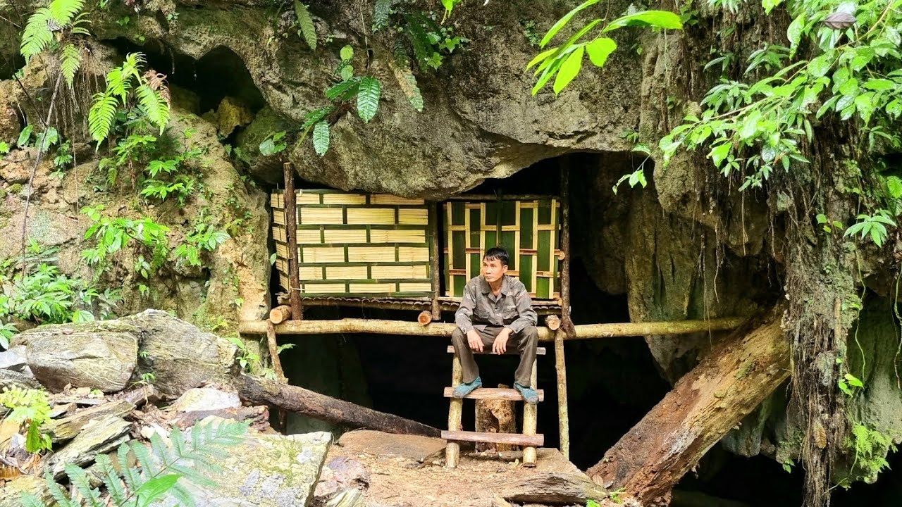 Despite the rain. Build a shelter in a cave - cook and spend the night ...
