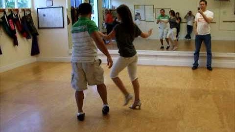 salsa partner combo class, october 4, 2009 salsaNseattle, victor and julia