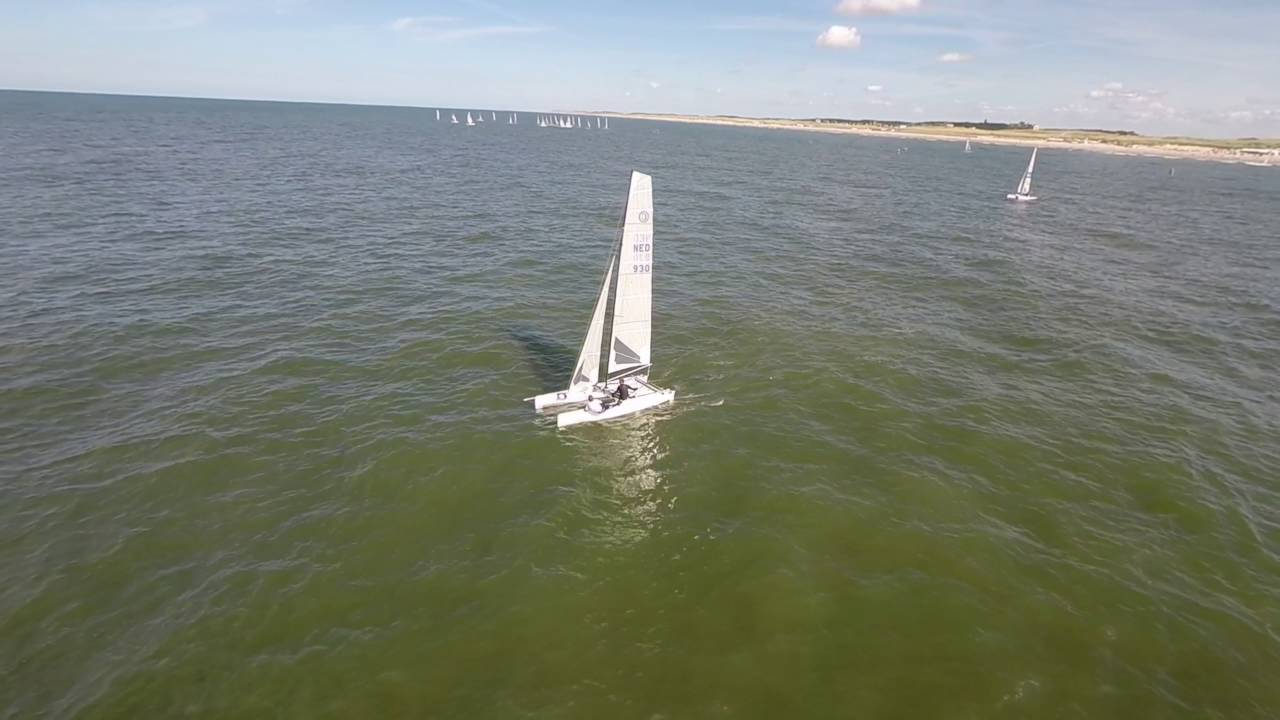 catamaran zeilen bergen aan zee