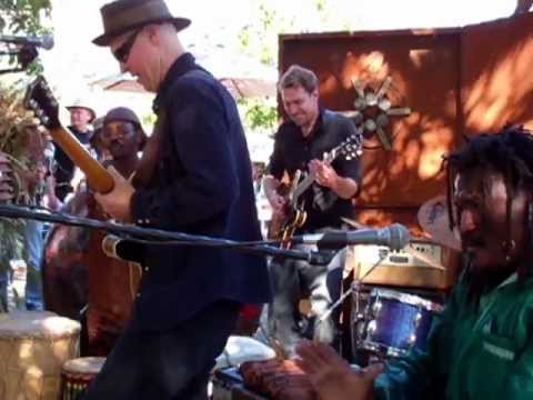 Markus James and The Wassonrai live at Glashoff Sculpture Ranch, Fairfield, CA: "Hey Hey"