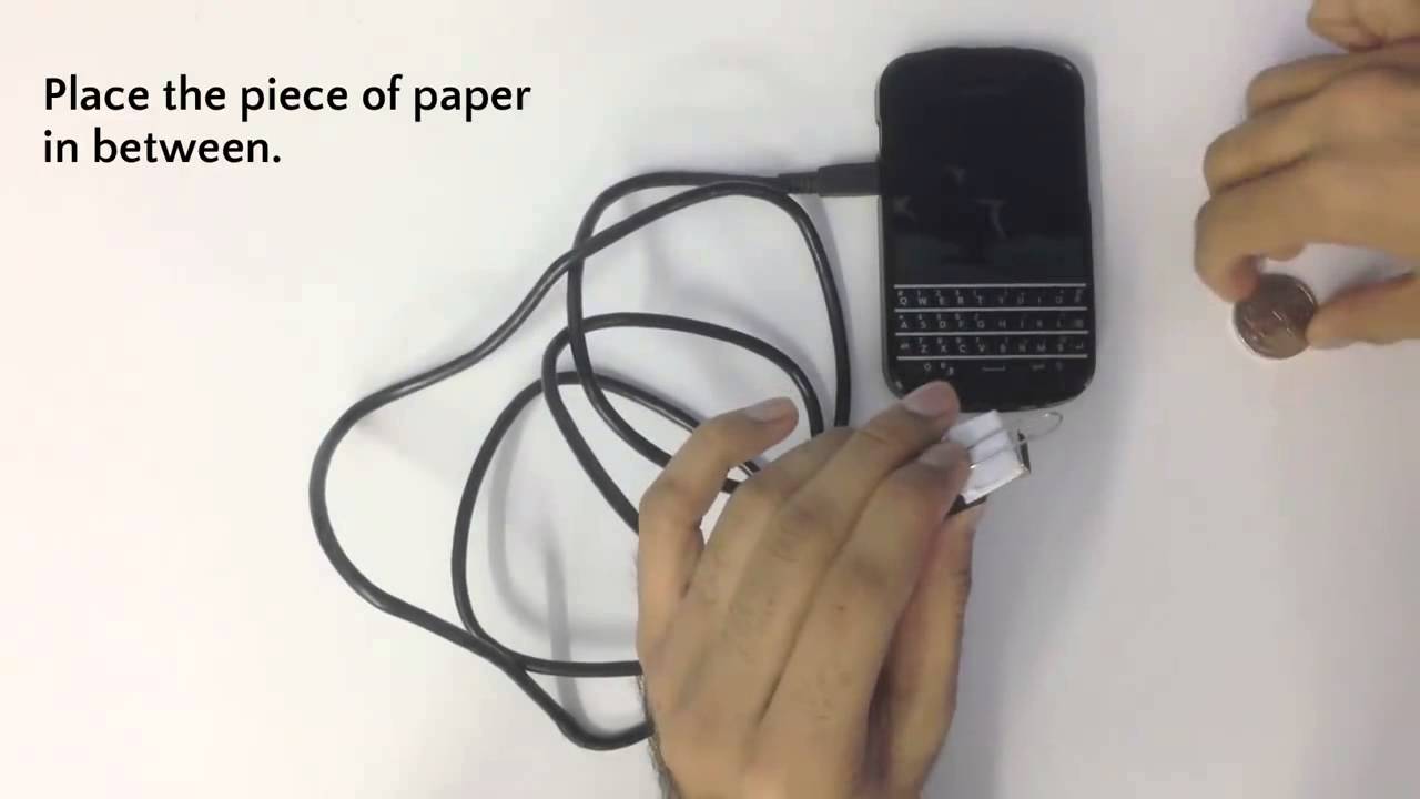 Заряжатель телефона без зарядки. Приспособление для зарядки аккумулятора сотового телефона напрямую. Зарядка для телефона из батареек. Смарт часы зарядка от розетки. Зарядка телефона от аккумулятора.