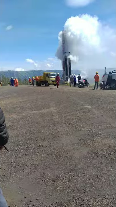 Gas Bumi di Kawah Wurung, Ijen, Bondowoso