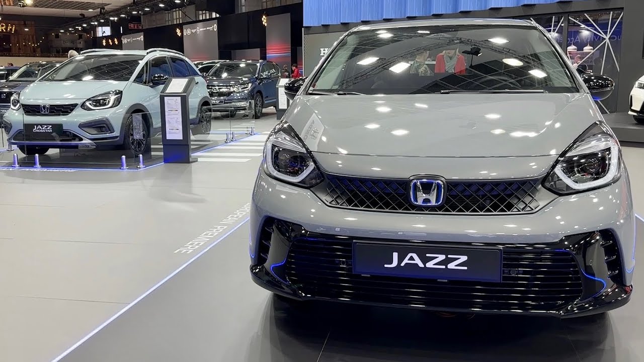 New HONDA JAZZ 2023 (FACELIFT) Advance Sport vs CROSSTAR - visual