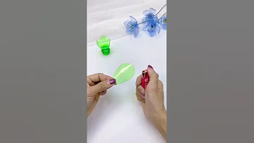 طريقة رائعة لإعادة استخدام الزجاجات البلاستيك هل ستحاول شارك في قناتي اجزاك الله خير وشكرا لك 