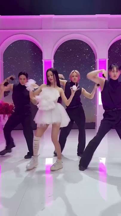 像白色花瓣一樣飛走  超熱門的jisoo花朵舞 #jisoo #jisooblackpink #jisoosolo #jisooflower #熱門 #舞蹈 #韓團 #偶像