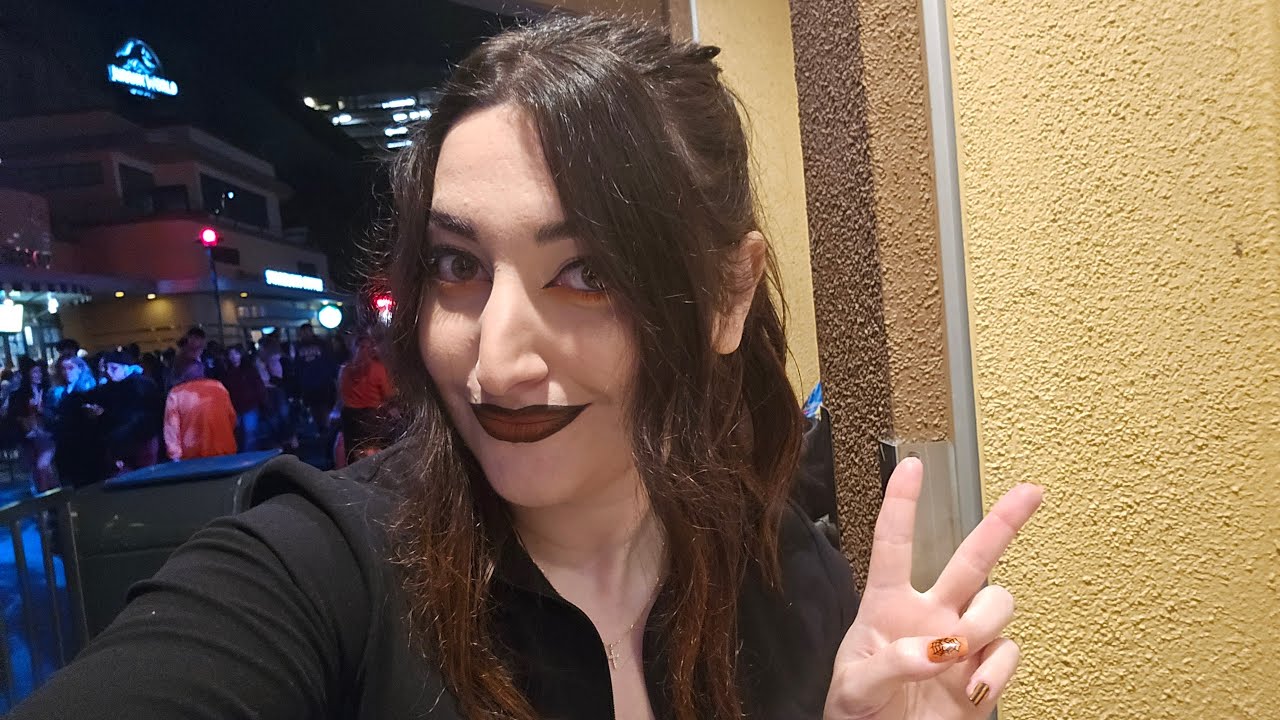 Не совсем ASMR: поедание пиццы Фредди Фазбера на Horror Nights 🎃🍕🖤