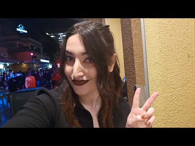 Not-so-ASMR: Eating Freddy Fazbear's Pizza at Horror Nights 🎃🍕🖤