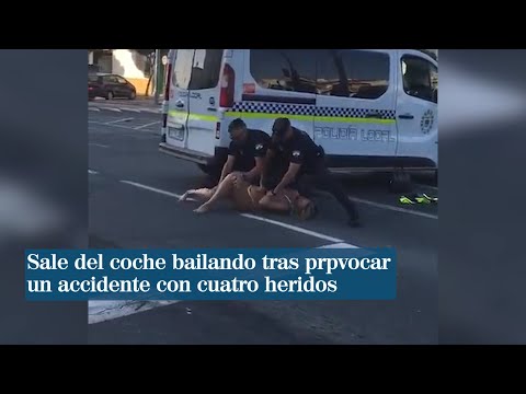 Sale del coche bailando y se resiste ante la Policía tras provocar un accidente con heridos en Lepe