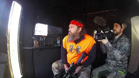 Willie Robertson puts the Barnett, Predator to work on a great buck!