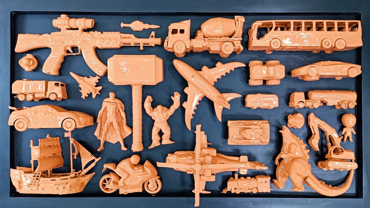 membersihkan-mainan-mobil-balap-truk-molen-kereta-api-tank-bus