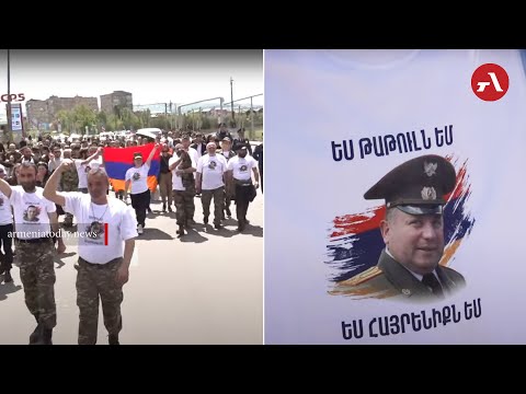 «Տավուշը հանուն հայրենիքի» շարժման երթի մասնակիցները զոհված զինծառայողների նկարներով շապիկ են կրում