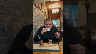 Впервые пью сваренный на песке турецкий кофе #евгенийпантелейкин #пантелейкин #еда #кофе #лукум