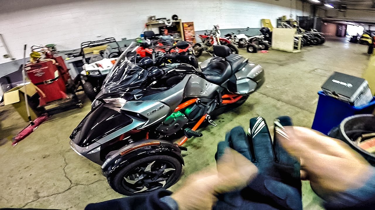 I Ride Lamonster's Spyder F3-S!! - Wet, but Awesome Rip! | MotoVlog 293