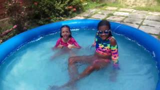 Sara E Sofia Na Piscina Em Tamandaré-Pe