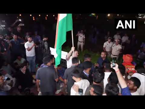भारत के तिरंगे के साथ अंकिता भंडारी को इंसाफ़ दिलाने के लिए इंडिया गेट परLoP राहुल गांधी का प्रदर्शन